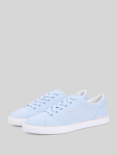 Produktfoto, Low Top Sneaker aus Canvas von Tommy Hilfiger in Optik: Unifarben, flacher Absatzform, Logo-Applikation, reine Baumwolle