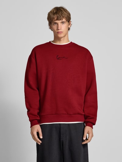 KARL KANI Sweatshirt mit Rundhalsausschnitt und Label-Stitching Dunkelrot 4