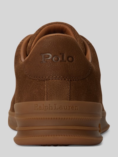 Produktfoto, Sneaker aus echtem Rindsleder von Polo Ralph Lauren in Braun mit strukturierter Oberfläche und Logo-Prägung auf glattem Untergrund.