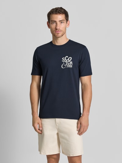 Scotch & Soda Koszulka z nadrukiem logo, krój regular fit Granatowy 4