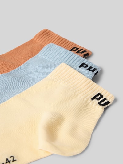 Produktfoto, Socken aus Baumwoll-Mix von PUMA, Herren Socken von PUMA, Farben Gelb, Hellblau und Braun, feine Textur, na płaskim tle