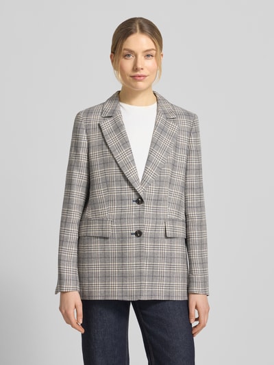 Frauenmodel trägt Blazer mit Reverskragen von WHITE LABEL, grau kariert, 2-Knopfleiste, Pattentaschen, gerade Passform, Ganzkörperansicht von vorne