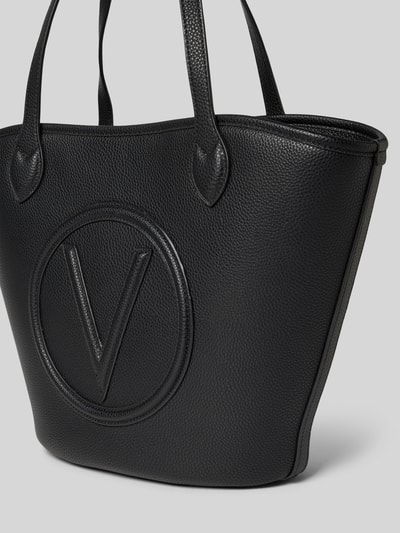 Produktfoto, schwarzer Shopper in Leder-Optik Modell 'Covent' von VALENTINO BAGS mit Logo-Detail, strukturierte Oberfläche, matte Optik