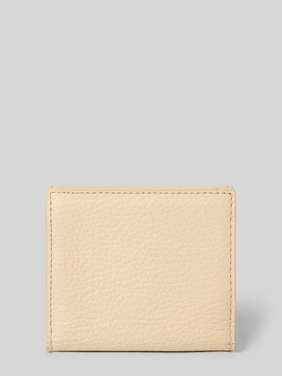 Produktfoto, Portemonnaie mit Label-Detail von Coccinelle, kremowa fakturowana skóra, kieszeń na zamek, przegrody na karty, elegancki design