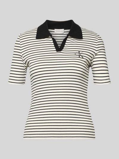 Produktfoto, Slim Fit Poloshirt mit Label-Stitching von Calvin Klein Jeans im schwarz-weißen Streifenmuster, Ripp-Optik, Baumwoll-Elasthan-Mix, V-Ausschnitt, Rückenlänge 55 cm in Größe S.