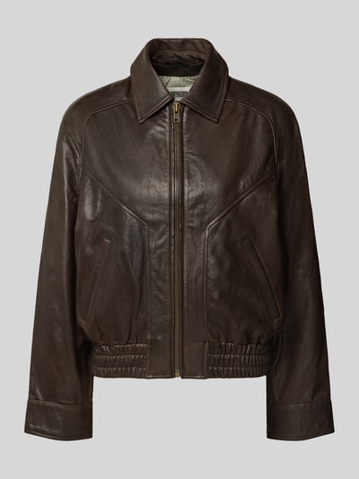 Produktfoto, braune Lederjacke mit Reißverschluss Modell 'PATNEY' von DRYKORN, Echtleder, Umlegekragen, Regular Fit, strukturierte Oberfläche