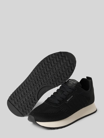 Produktfoto, Sneaker mit Label-Detail Modell 'Bevinda' von Gant in Schwarz mit weißer Sohle, abgerundeter Spitze und Schnürung, strukturierte Textur
