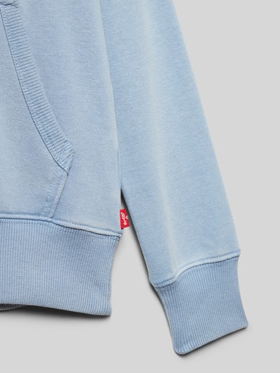 Levi’s® Kids Hoodie mit Label-Detail Modell 'LIVED-IN' Rauchblau 2