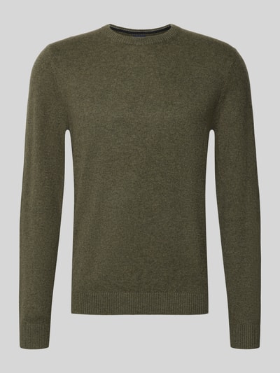 Produktfoto, Kaschmirpullover mit gerippten Abschlüssen von Christian Berg Men in Olivgrün, gerader Schnitt, Rundhalsausschnitt, Feinstricktextur