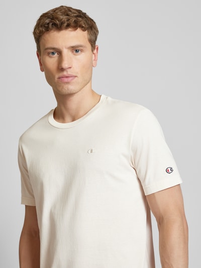 CHAMPION T-Shirt mit Logo-Stitching Beige 3