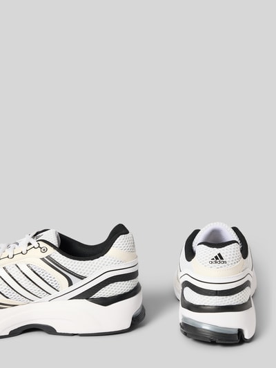 Productfoto, Low Top Sneaker uit Mesh Model 'SPIRITAIN 2000' van adidas Sportswear, meerkleurig met contrasterende details, afgeronde punt, platte hak, vetersluiting en gestructureerde zool, materiaalverwerking: mesh.