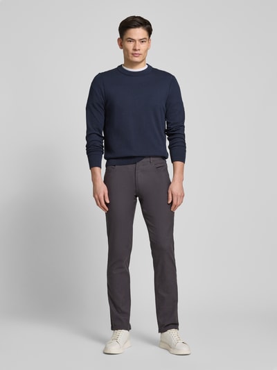 Christian Berg Men Tapered Fit Chino mit Strukturmuster Dunkelgrau 1