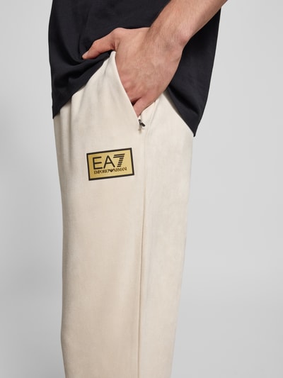 EA7 Emporio Armani Sweatpants mit Label-Detail Sand 3