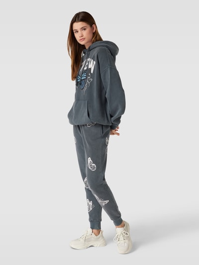 REVIEW Sweatpants mit Motiv-Print Anthrazit 1