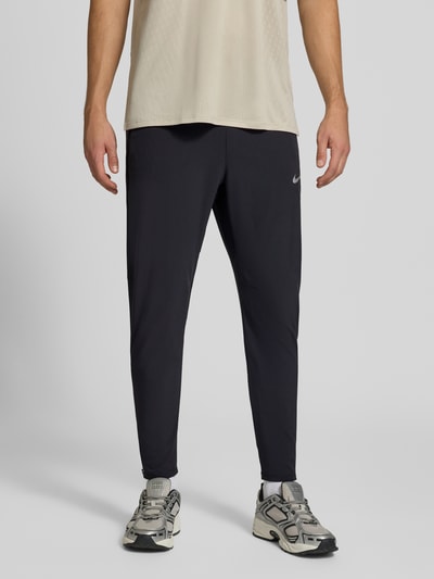 Nike Training Slim Fit Trainingshose mit Dri-FIT-Technologie Modell 'Stride' Black 4