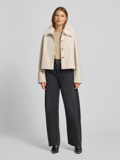 Vila Kurtka o kroju regular fit z obszyciem ze sztucznego futra model ‘Quinn’ Beżowy 1