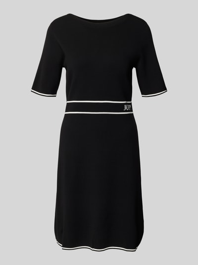 Produktfoto, Regular Fit Kleid aus Viskose-Mix Modell 'Kirla' von JOOP!, Strick-Optik, Halbarm-Design, schwarzer Stoff mit weißen Akzenten, Logo-Stitching, glatte Struktur, Damen Kleid