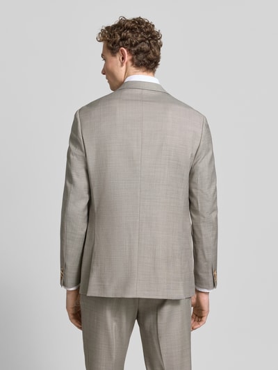 Männermodel trägt Sakko mit Pattentaschen Modell 'charles' von Matinique in hellem Grau, Material-Mix mit Woll-Anteil, Regular-Fit, Ganzkörperansicht Rückansicht.