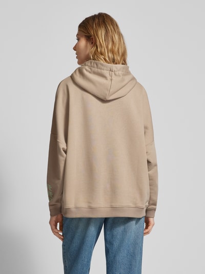 miss goodlife Hoodie mit Statement-Print Modell 'True Love' Sand 5