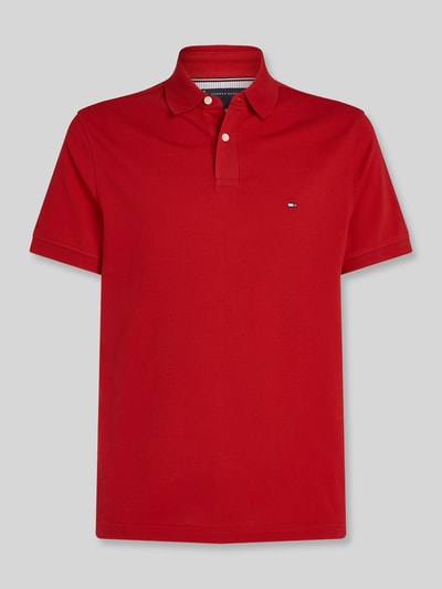 Produktfoto, rotes Regular Fit Poloshirt aus Baumwoll-Mix von Tommy Hilfiger, einfarbig, glatte Struktur, Herren Poloshirt