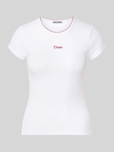 Produktfoto, wit dames t-shirt met statement-stitching van REVIEW, katoenmix met biologisch katoen, ronde hals, nauwsluitend model