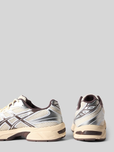 Produktfoto, Sneaker mit Schnürung Modell 'GEL-1130' von ASICS in Beige und Silber, abgerundete Spitze, Label-Details, Damen Sneaker