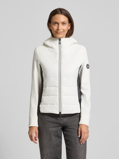 Marc Cain Kurtka pikowana o kroju slim fit z kapturem Złamany biały 4