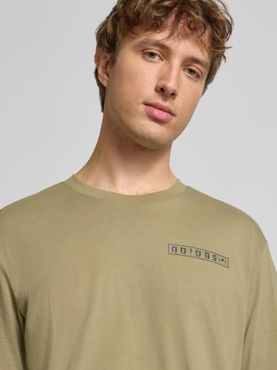 adidas Originals T-Shirt mit Rundhalsausschnitt und Label-Print Khaki 3