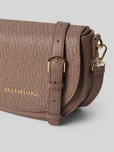 VALENTINO BAGS Umhängetasche mit Strukturmuster Modell 'FALAK' Taupe 2