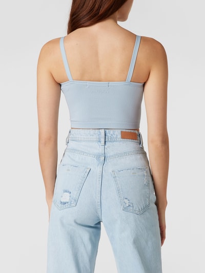 Guess Crop Top in Ripp-Optik mit Rüschenbesatz Hellblau 5