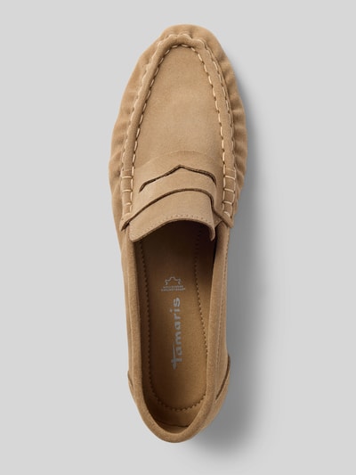 Produktfoto, Loafer aus echtem Leder von Tamaris in Lederoptik, abgerundete Schuhspitze, flach, Logo-Prägung, Schlupf/offen, strukturierte Sohle, Nubuk-Materialverarbeitung, Farbe Beige.