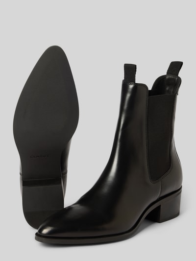 Produktfoto, schwarze glatte Stiefeletten aus echtem Rindsleder Modell 'St Broomly' von GANT mit kantiger Spitze und Blockabsatz, Damen Stiefeletten von GANT