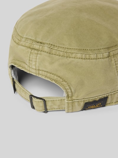 Produktfoto, Military Cap mit Logo-Stitching von camel active aus reiner bawełna, wzmocniony daszek, haftowane otwory wentylacyjne, regulowany pasek z tyłu, kolor jasnooliwkowy, wyraźna faktura tkaniny