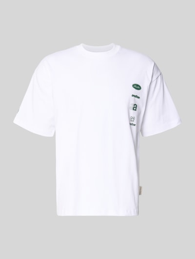 Produktfoto, weißes Regular Fit T-Shirt mit grünem Logo-Print von ANOTHER COTTON LAB, Rundhalsausschnitt, glatte Baumwoll-Mix-Textur.