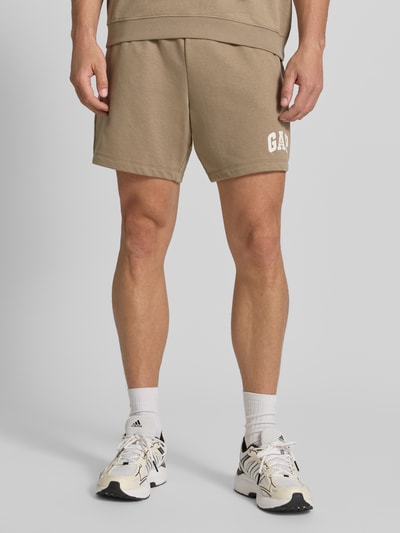 GAP Straight Fit Shorts mit Logo-Stitching Modell 'Arch' Taupe 4