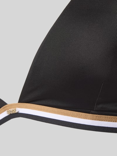 Produktfoto, Bikini-Oberteil mit Label-Applikation Model 'ICONIC TRINAGLE' von BOSS, efekt: jednolity kolor, wyprofilowany, aplikacja z metką, taśma z logo, zapięcie na klamrę, czarna gładka faktura