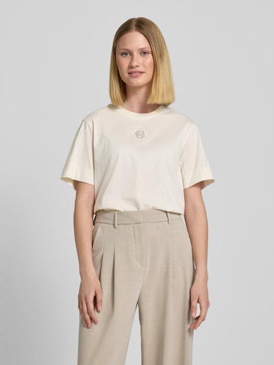 BOSS T-shirt o kroju regular fit z obszyciem kamieniami stras Złamany biały 4