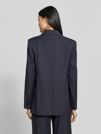 Vrouwenmodel draagt donkerblauwe regular fit longblazer uit pure scheerwol model 'ASSENZI' van Max Mara Studio, dames, volledige achteraanzicht.