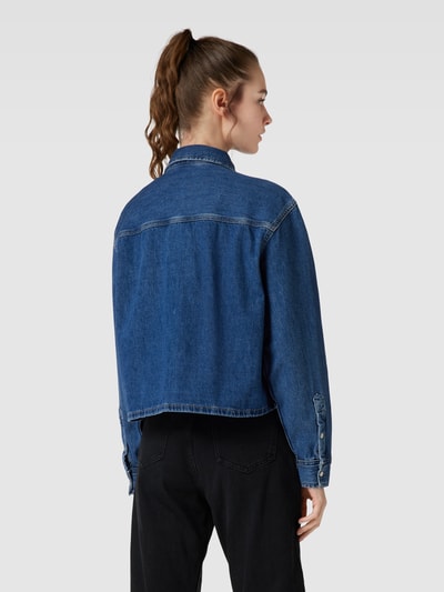 Calvin Klein Jeans Cropped Jeansjacke mit Druckknopfleiste Modell 'UTILITY' Jeansblau 5