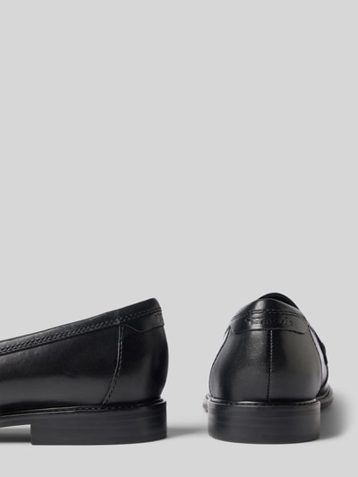 Produktfoto, schwarze loafersy aus naturalna skóra, glatte Oberfläche, dezente Nähte, Produktname: Loafer aus echtem Leder von Tamaris, Damen Loafer von Tamaris