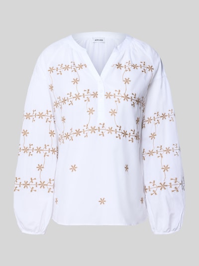 Produktfoto, Bluse mit Tunikakragen und kurzer Knopfleiste von More & More aus Reine Baumwolle, Loose-Fit, abgerundeter Saum, weiße Grundfarbe mit beiger Stickerei, Rückenlänge bei Größe 36: 60 cm, Ärmellänge bei Größe 36: 54 cm.