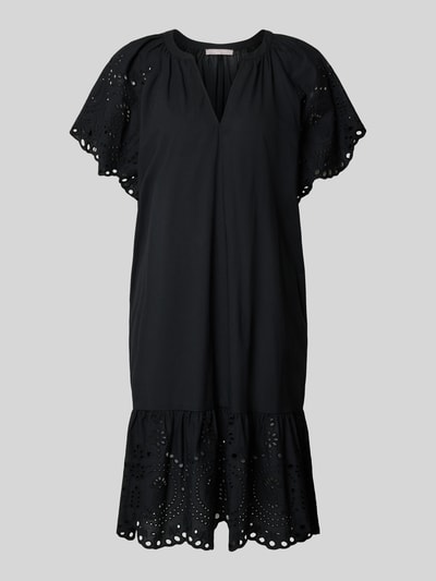 Produktfoto, Relaxed Fit Minikleid mit floraler Lochstickerei von Christian Berg Woman Selection aus bawełna, czarne, falbany, haft angielski, dekolt z lamówką, szerokość w rozmiarze 36: 34 cm, długość tyłu w rozmiarze 36: 74 cm, długość rękawów w rozmiarze 36: 26 cm
