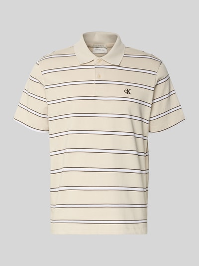 Produktfoto, Regular Fit Poloshirt mit Logo-Stitching von Calvin Klein Jeans in Beige mit feinen dunklen Streifen, reine Baumwolle, Polokragen, kurze Knopfleiste