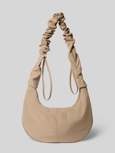 Produktfoto, Schultertasche mit Logo-Detail Modell 'Easy Buddy' von Hey Marly in Beige, glatte Oberfläche, breiter, verstellbarer Tragegurt, sichtbarer Reißverschluss, modernes Design, Maße: 42x32x3 cm, Schulterriemen 79 cm.