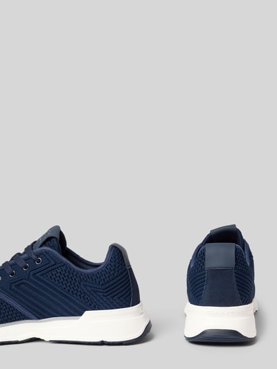 Produktfoto, Sneaker aus Leder-Textil-Mix Modell 'Beeker' von Gant in Dunkelblau mit Abgerundete-Spitze, weißer Sohle, Kontext: Herren Sneaker, Schnürung, Absatzhöhe: 6 cm, Schafthöhe: 8 cm, Schaftweite: 8 cm