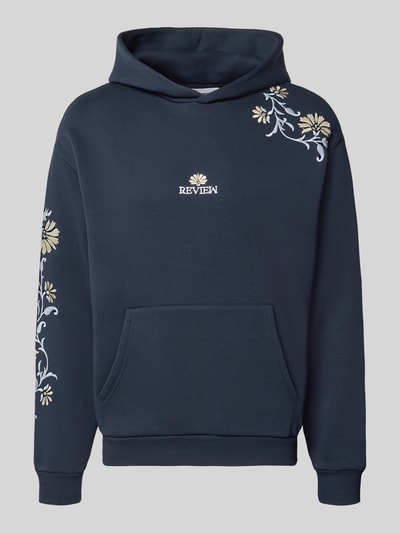 Produktfoto, Relaxed Fit Hoodie mit Känguru-Tasche von REVIEW in Dunkelblau mit floraler Stickerei, Baumwoll-Mix, elastische Abschlüsse