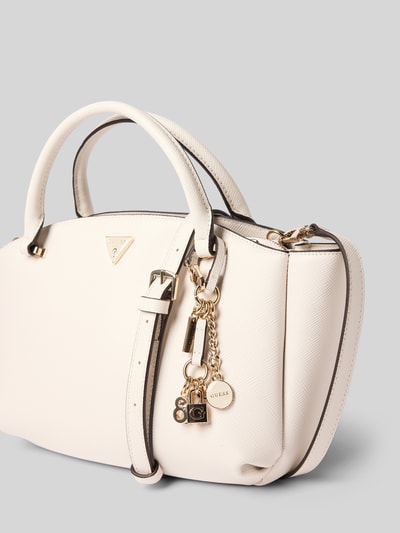 Productfoto, Tote Bag uit imitatieleer Model 'Gilda' van GUESS, ivoorkleurig, met logodetail, smalle schouderband, hoofdvak met ritssluiting, breedte 36 cm, lengte 19 cm, diepte 15 cm, bandlengte 122 cm