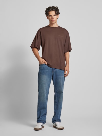 REVIEW Essentials Oversized T-Shirt  Dunkelbraun 1