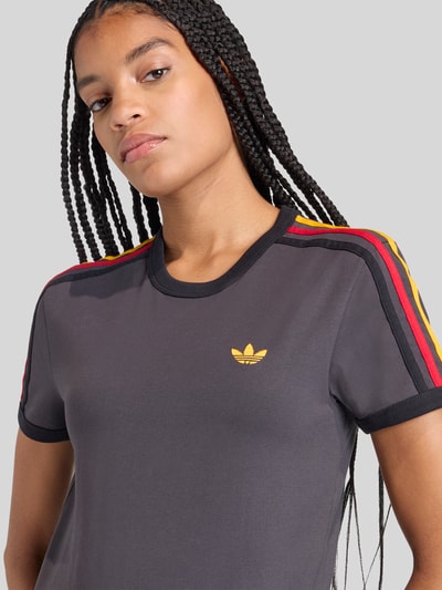 adidas Originals T-Shirt mit Label Stitching aus Baumwoll-Mix Anthrazit 3