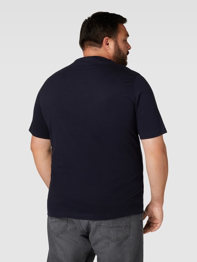 Tommy Hilfiger Big & Tall PLUS SIZE T-Shirt mit Label-Print Marine 5